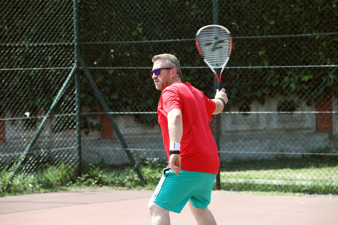 An Allurion patient playing tennis