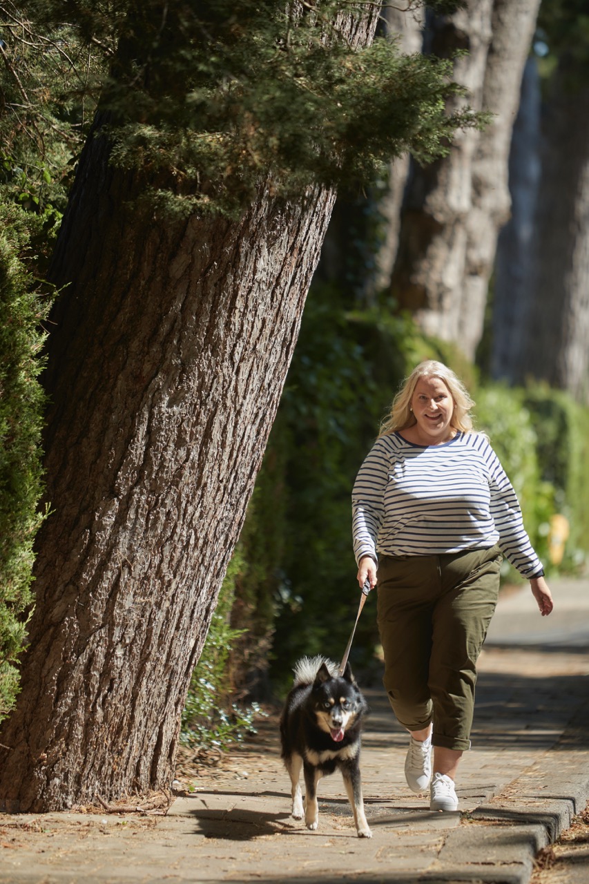 A women walking as an exercise to lose weight