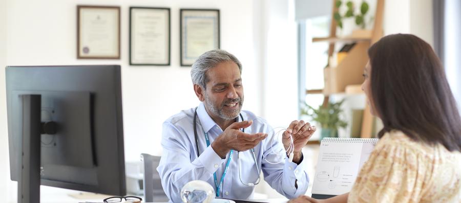 A doctor with his patient talking about the Allurion Balloon